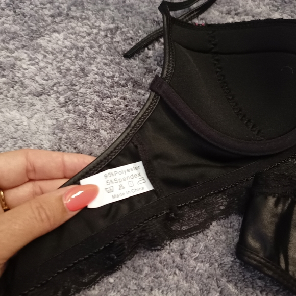 Lingerie 8-10 leather look 😍 - Picture 9 of 10